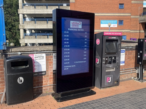 75" Freestanding PCAP Outdoor Touch Screen Poster, 2500cd/m² Brightness, Weather Proof, Vandal Proof, Smart Temperature Control System, Steel Enclosure - Image 2